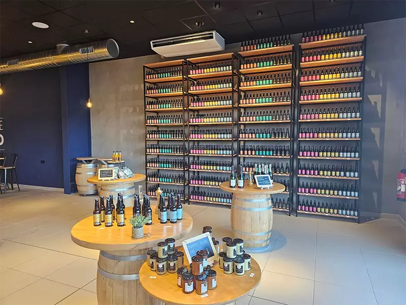 Intérieur aménagé d'une brasserie